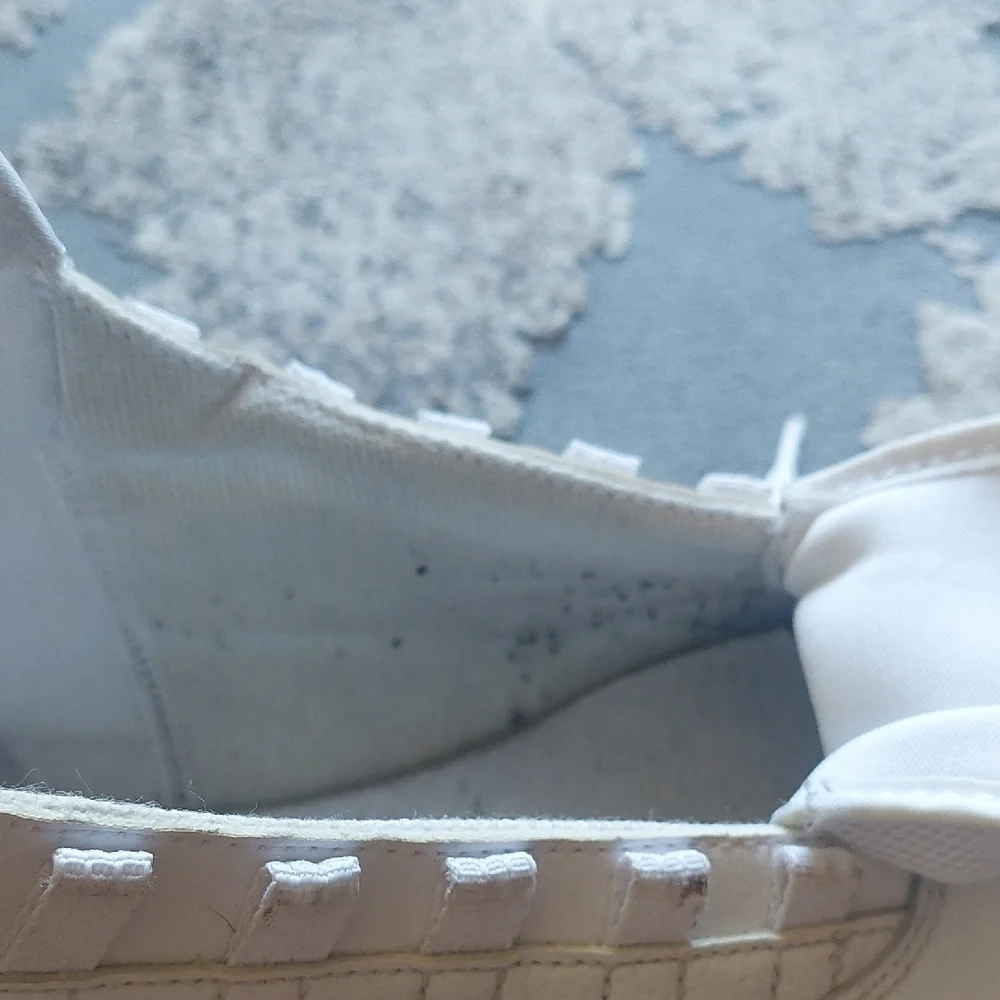 Jordan White Athletic High-Top SneakersSize  10.5